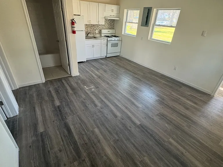 27 Hillside Ave #8 — Photo 1