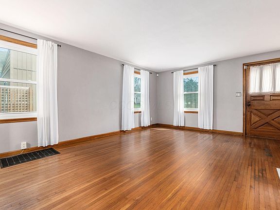 5th image of 262 Leland Ave