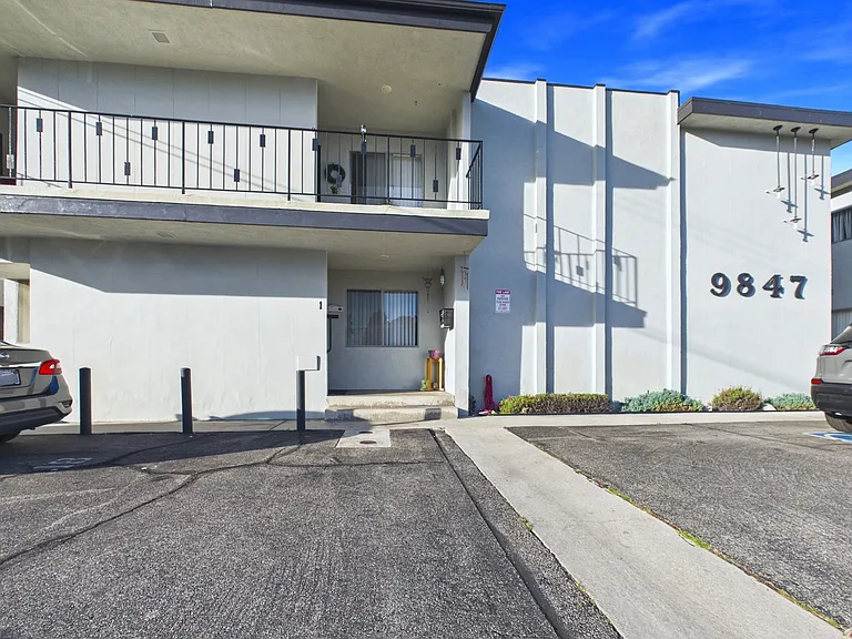 Cedar Court Apartments — Photo 27