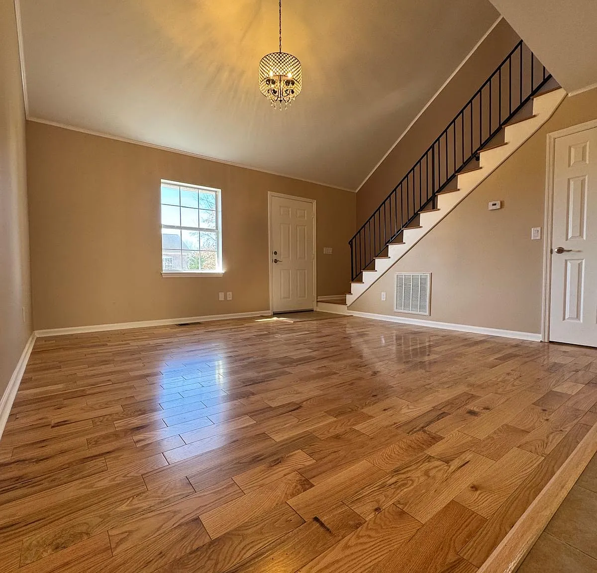 2 bed, 1018 sqft, $1,300 — Photo 2