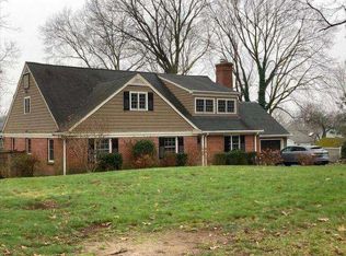 17 Ermine St, Fairfield, CT 06824