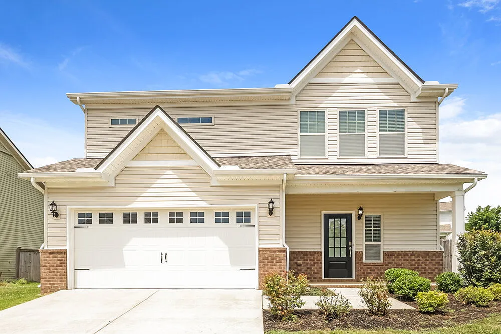 3 bed, 2.5 bath, 1855 sqft, $2,215 — Photo 1