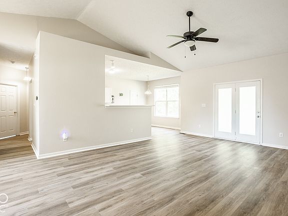 5th image of 6446 Camarillo Ct
