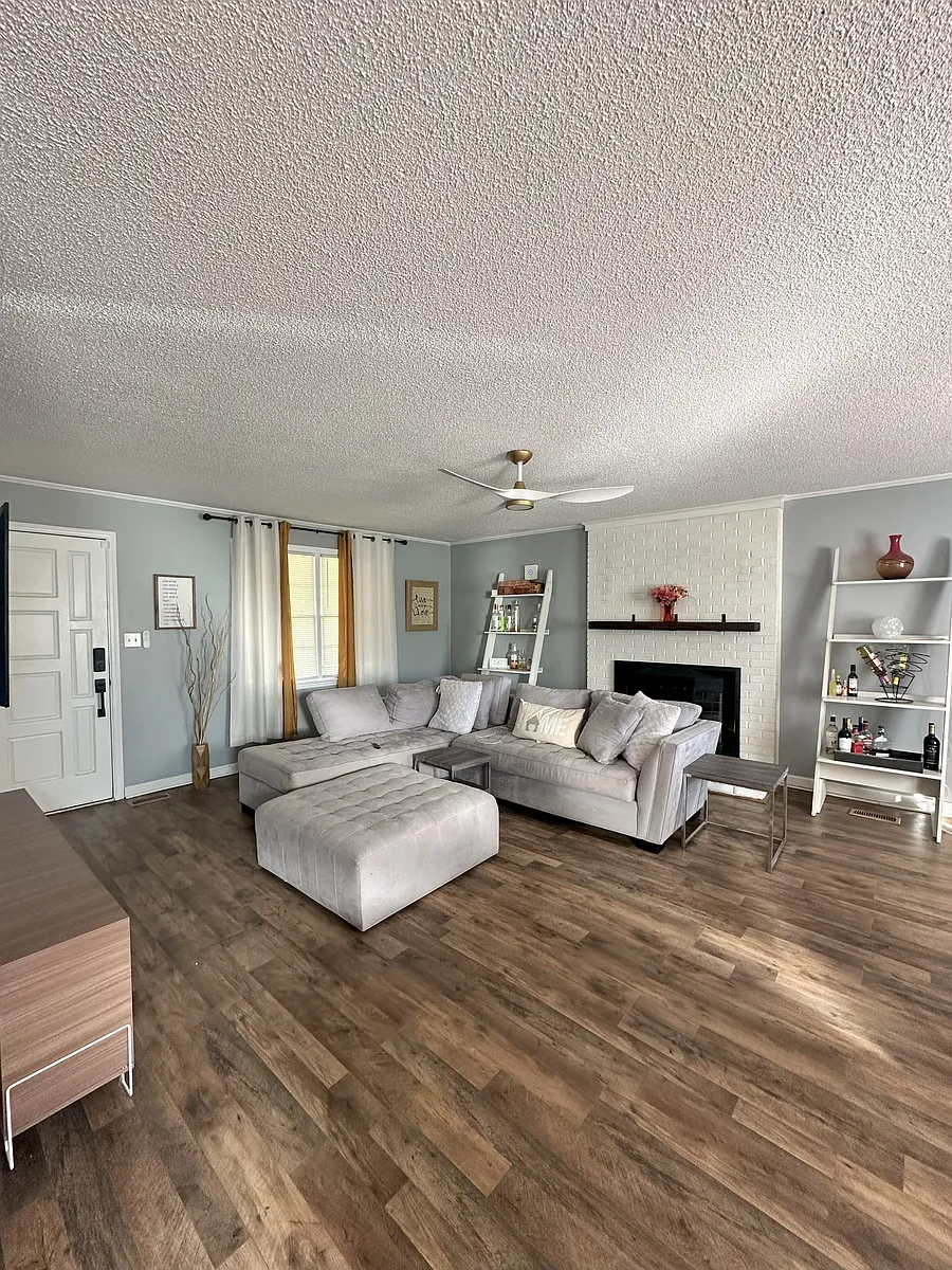 Building Photo - 400 Wesley Dr