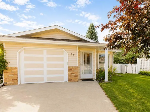 28 S Dale Close, Red Deer, AB T4R 2L5