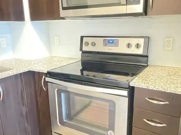 9560 Markham Rd #905, Markham, ON L6E 0T9