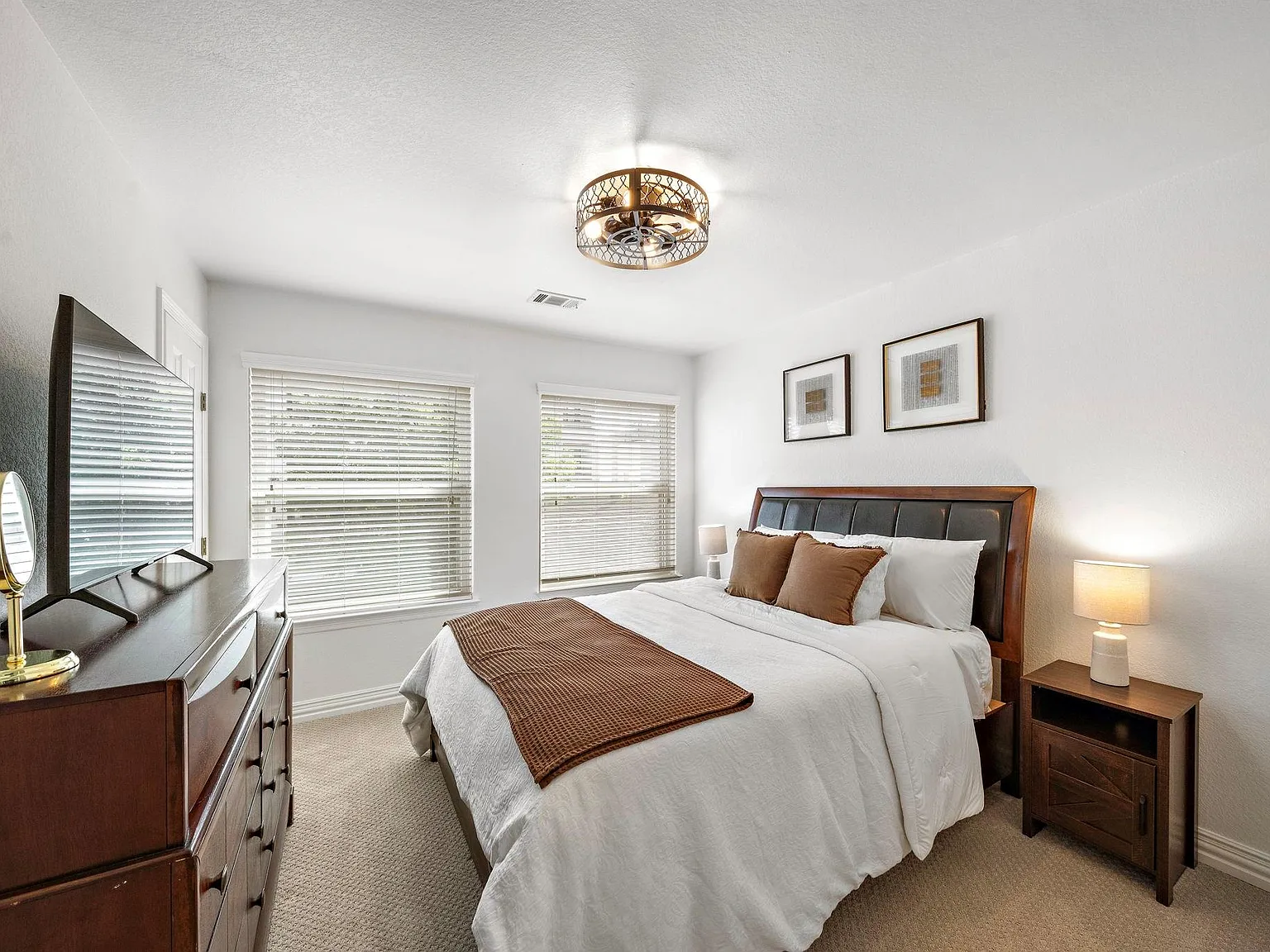 3 bed, 3.5 bath, 2076 sqft, $6,000 — Photo 4