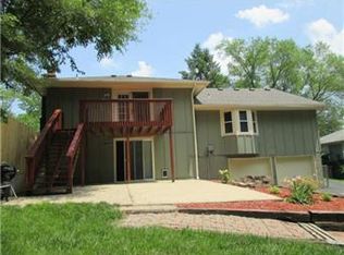 5036 N Wood Ridge Dr, Kansas City, MO 64151