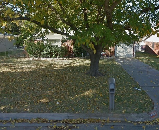 2nd image of 821 N Crosby Ave