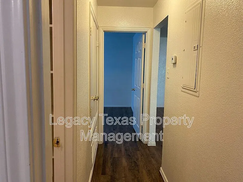 2 bed, 1.0 bath, $1,000 — Photo 4
