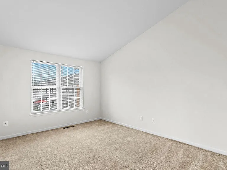 42814 Eggleston Ter — Photo 4