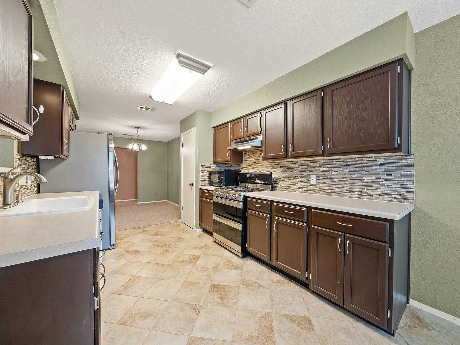 3 bed, 2.0 bath, 1791 sqft, $2,550 — Photo 4