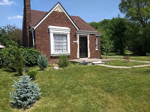 5274 Hereford St Photo 1