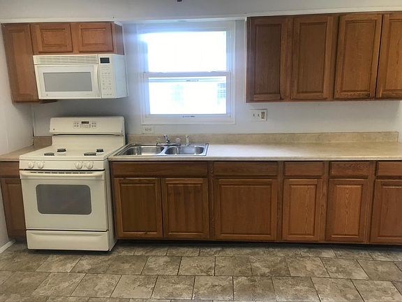 4th image of 2370 Canby St #1