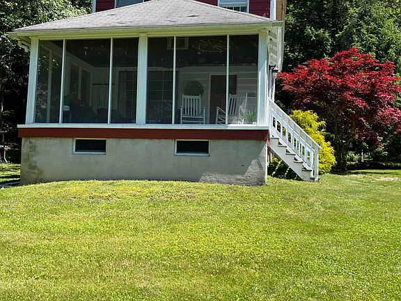 4th image of 60 S Melville Dr