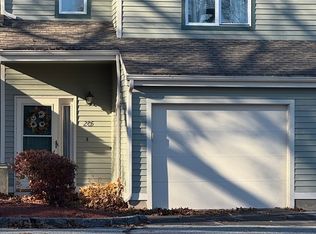 205 Weatherstone Dr #205, Worcester, MA 01604