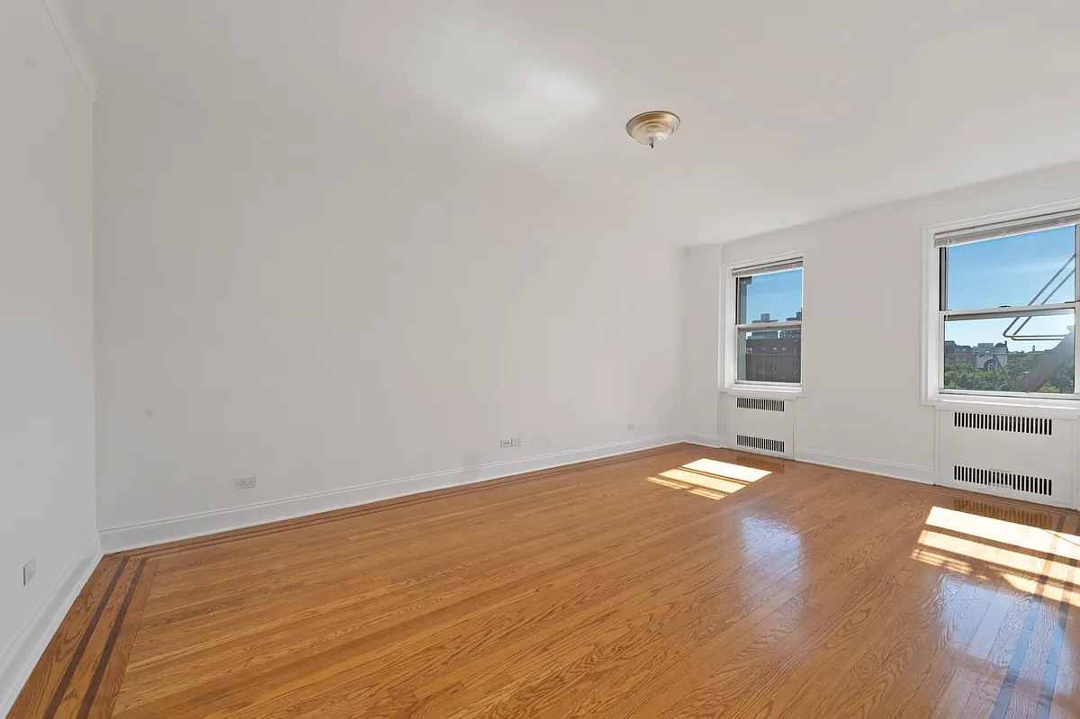 Building Photo - 105-05 69th Ave #411