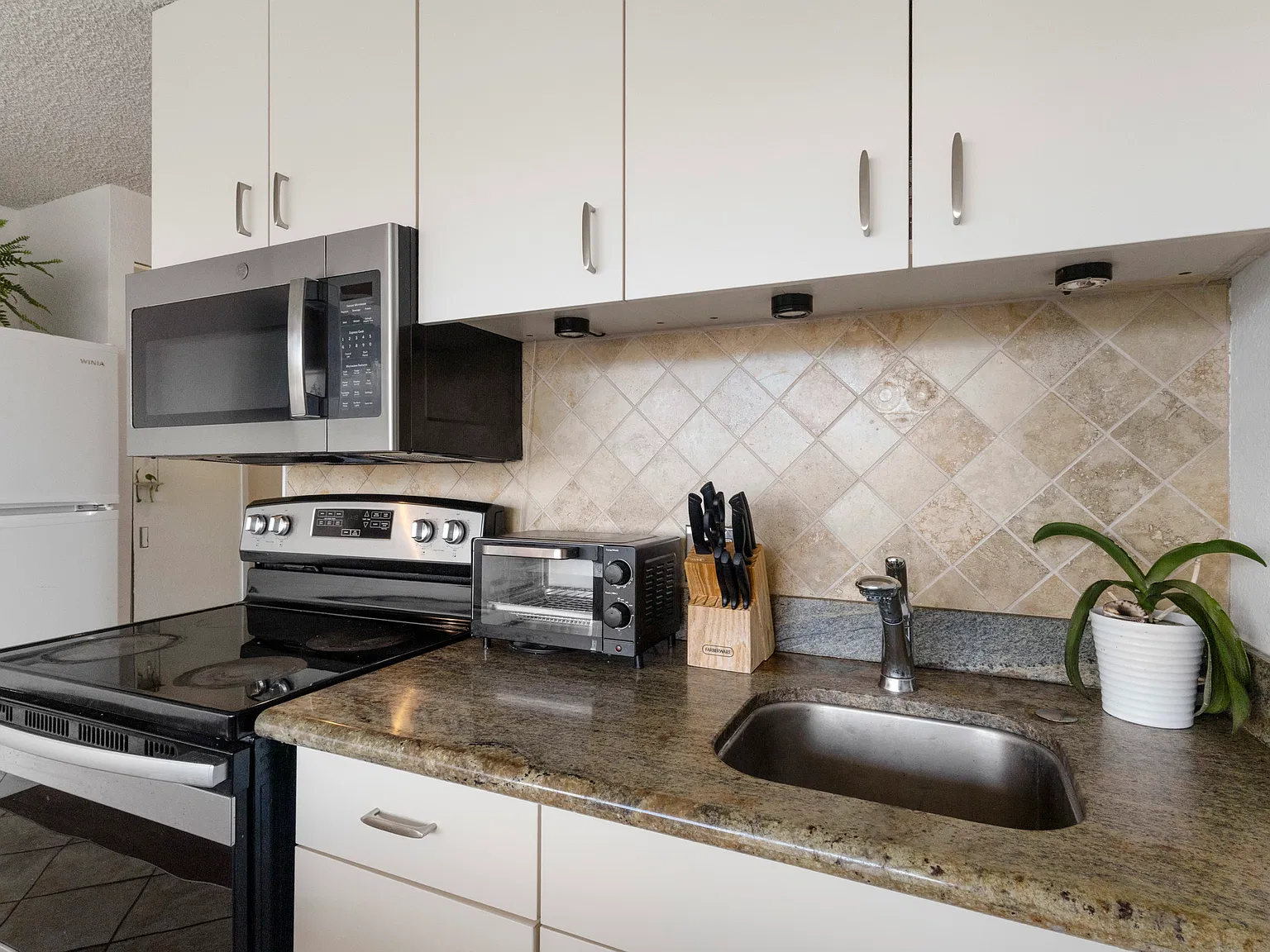 2211 Ala Wai Blvd — Photo 4