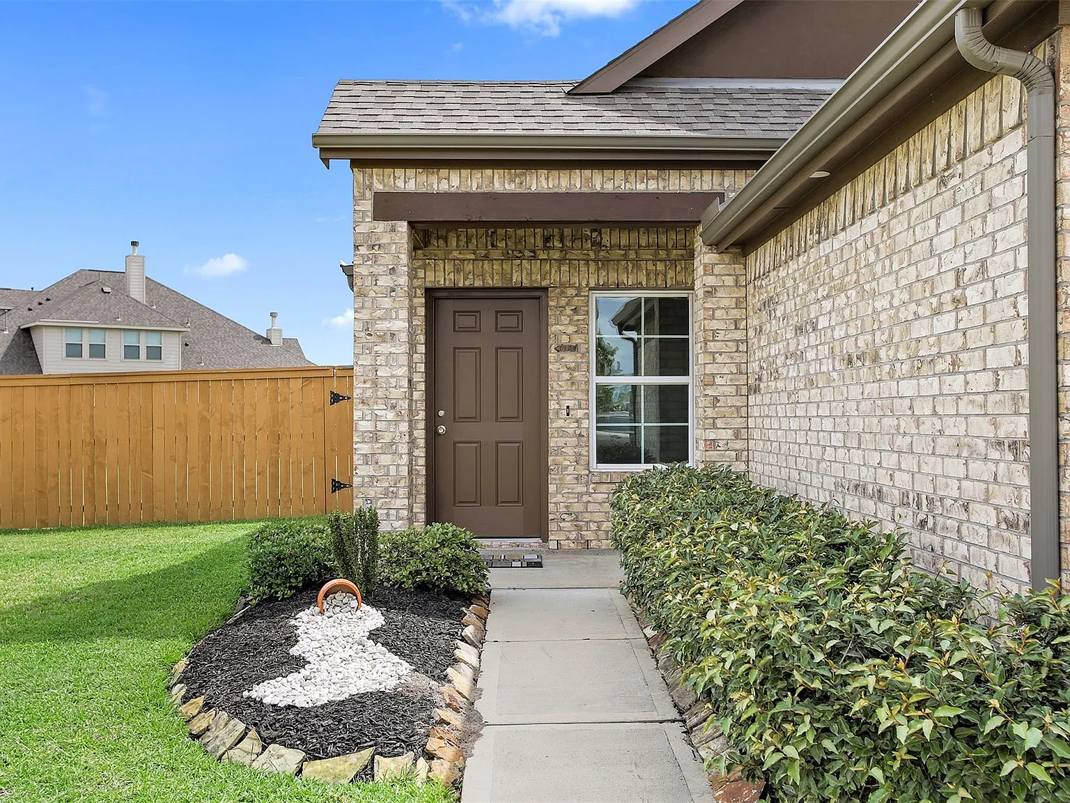 3 bed, 2.0 bath, 1600 sqft, $2,500 — Photo 4