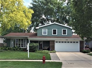 743 E Mill Valley Rd, Palatine, IL 60074