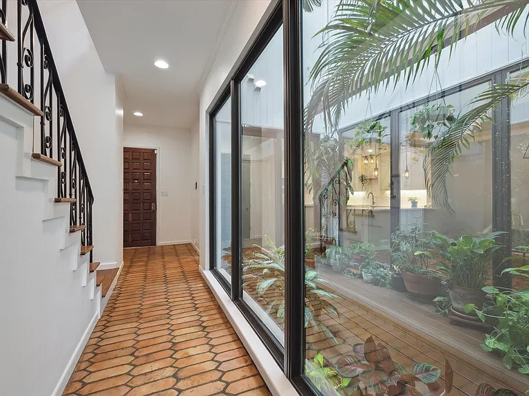 7922 Woodway Dr — Photo 16