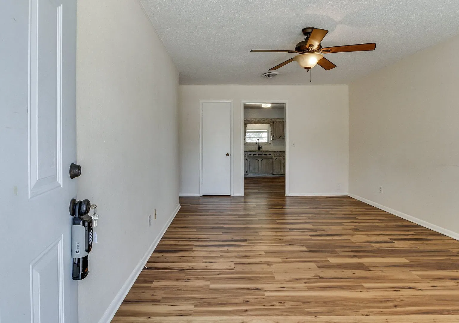 4 Bedroom Del City Home — Photo 3