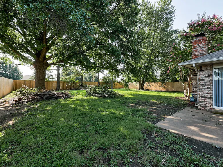 2287 Houston Ave — Photo 33