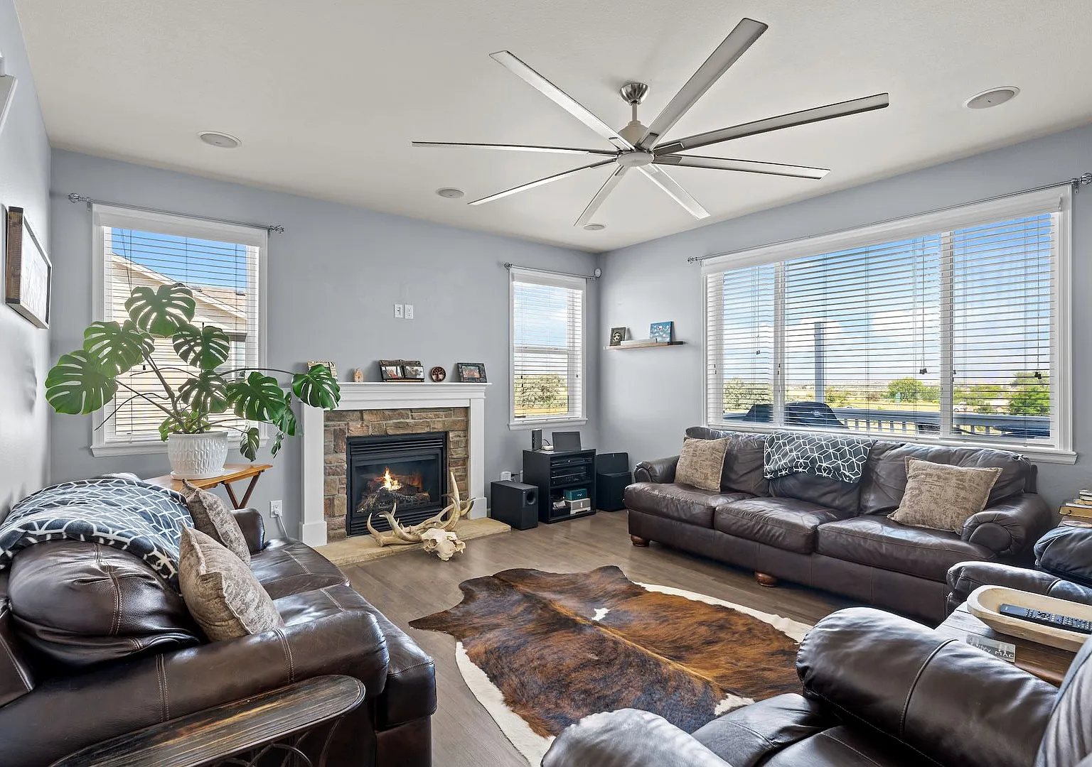 Gorgeous home with spectacular Front Range views! — Photo 2
