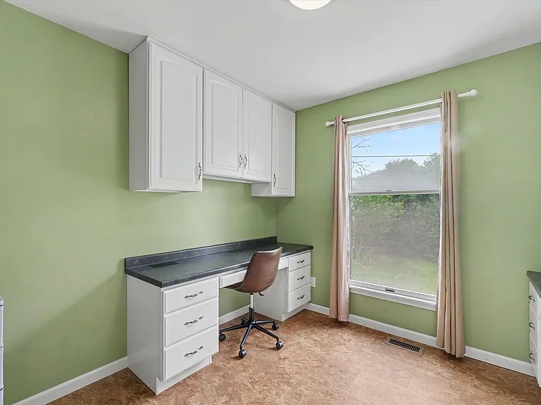 2401 Peppertree Pl — Photo 17