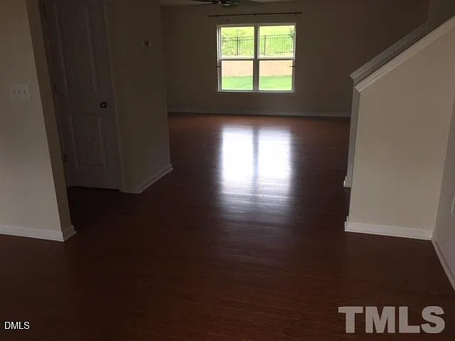 3 bed, 2.5 bath, 2309 sqft, $1,995 — Photo 4
