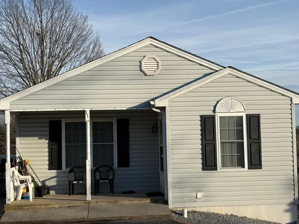 111 Skyline Ave, Staunton, VA 24401