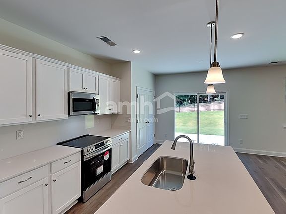 5th image of 6067 Rosemore Ln