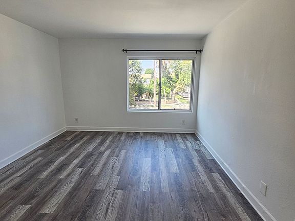 5th image of 19050 Sherman Way APT 437