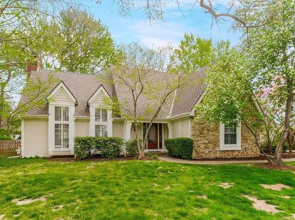 10223 Howe Ln, Leawood, KS 66206