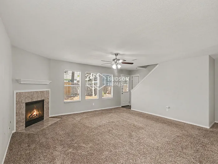 4 bed, 2.5 bath, 2300 sqft, $2,099 — Photo 4