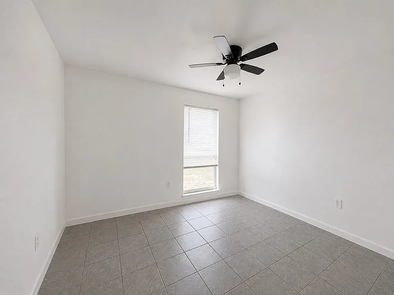 2442 Gorham Ave — Photo 9
