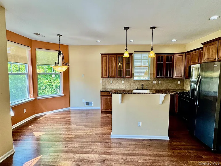 8 Green Ct — Photo 13