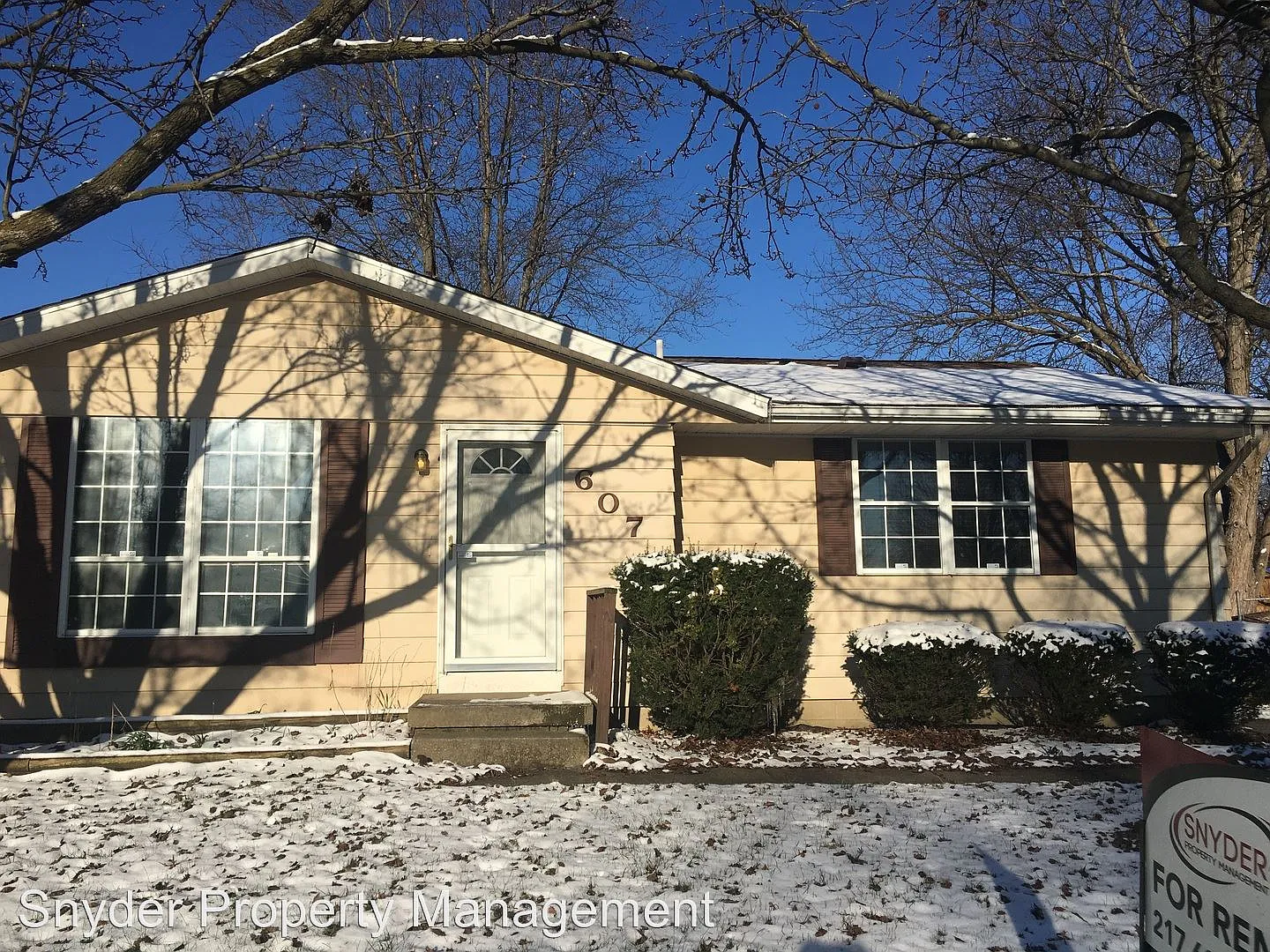607 Castleton Dr photo 1