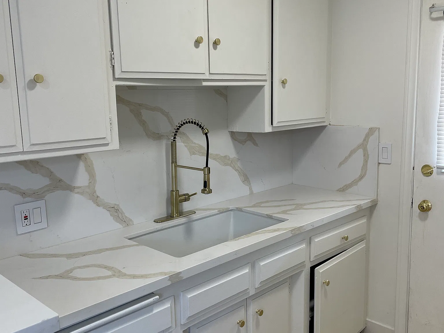 605 S Grevillea Ave — Photo 2