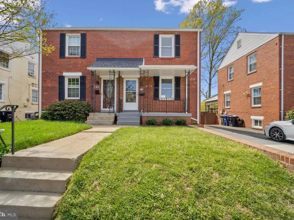 2136 S Pollard St, Arlington, VA 22204