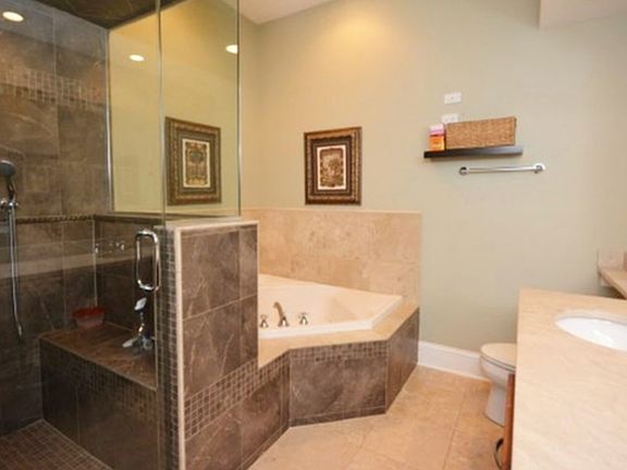 5th image of 3726 N Lincoln Ave APT 2N