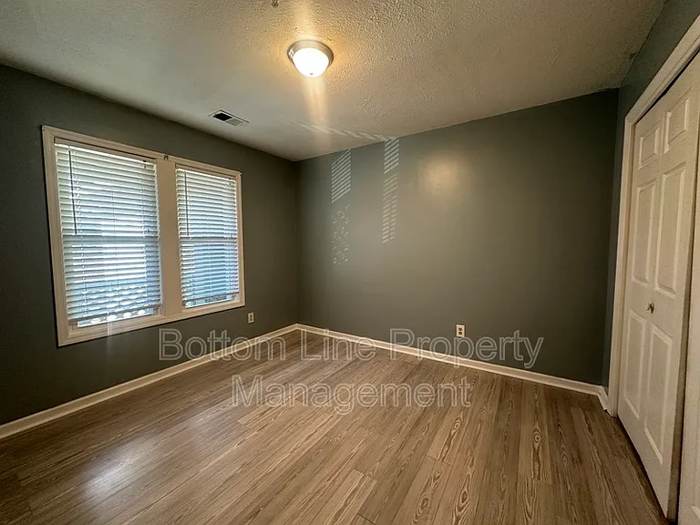 942 Stewarts Creek Dr #8 — Photo 10