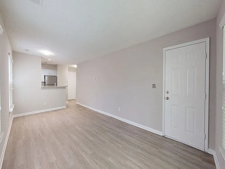 Willow Bend Apartments — Photo 9