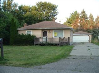 1739 Orchid St, Waterford, MI 48328
