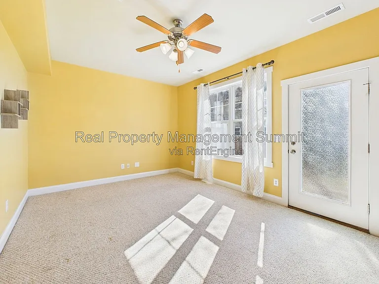 350 Marquette Ct — Photo 9