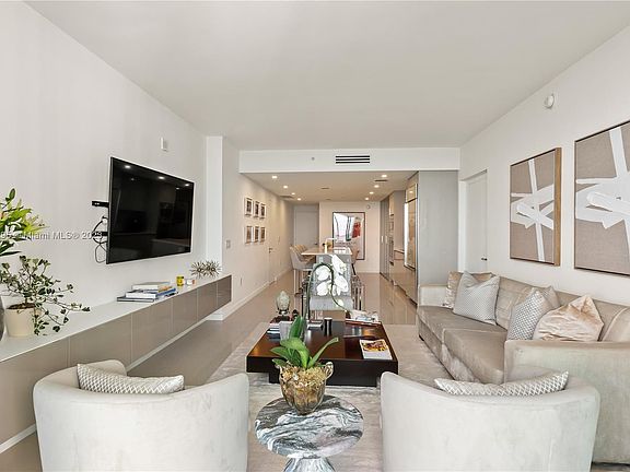 5th image of 460 NE 28th St APT 2502