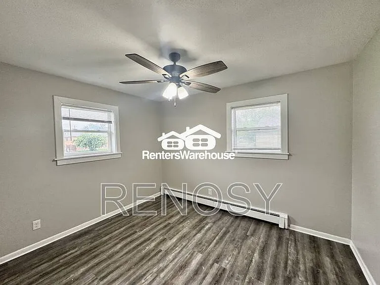 114 NW College Ave #8 — Photo 5