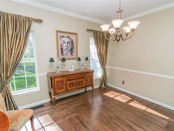 3rd image of 3402 Spruce Ct
