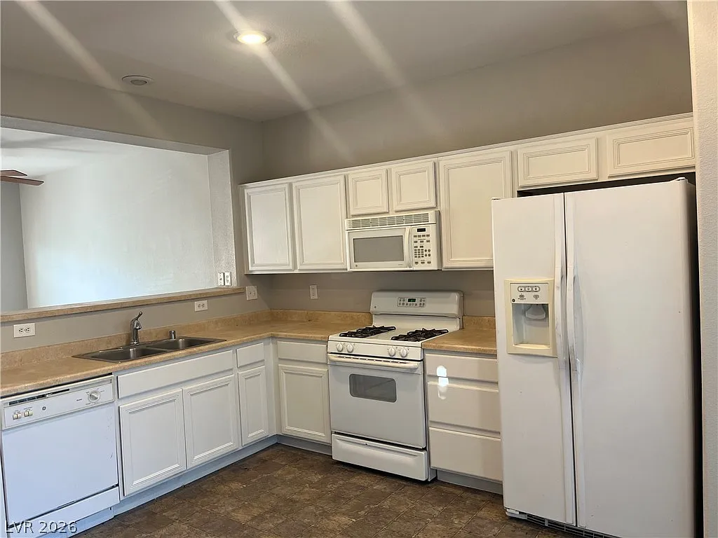 3 bed, 2.5 bath, 1405 sqft, $1,800 — Photo 2