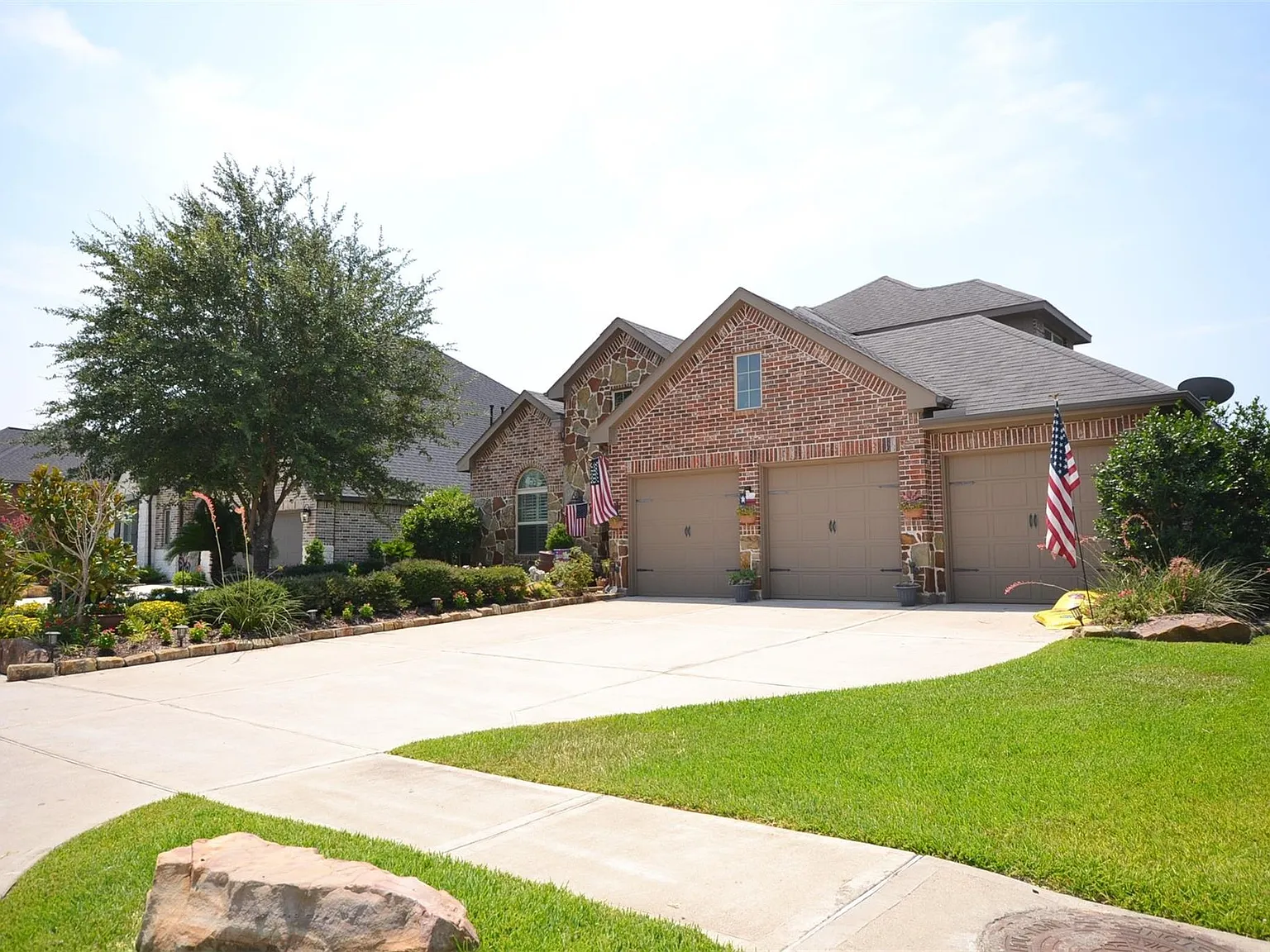 3 bed, 3.0 bath, 2688 sqft, $2,700 — Photo 3